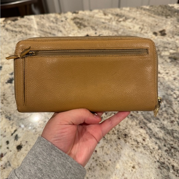 Chanel Caviar Zip Wallet (100% Authentic) - Picture 6 of 8